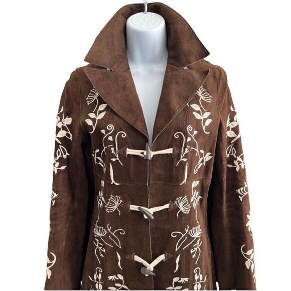 ARDEN B Brown Suede Leather Whit Ivory Embroidery 3-Toggle Closure Coat Sz XS - Picture 2 of 8